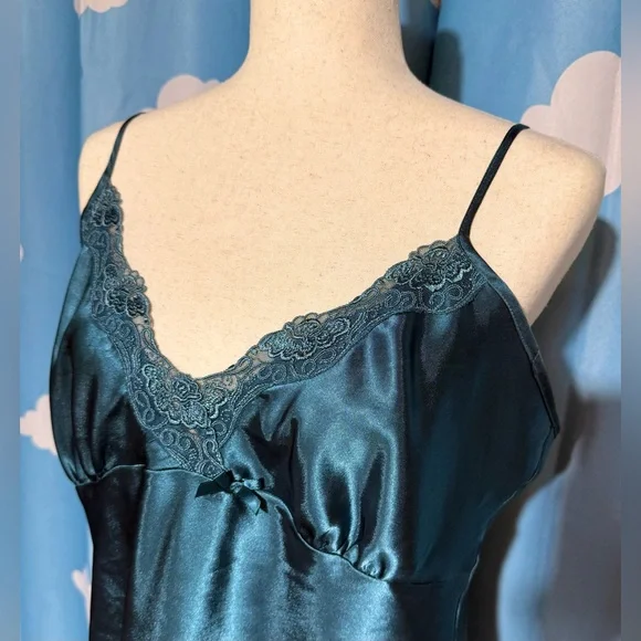 2 vintage slips. Fuschia and forest green. Lacy, embroidery on pink- L - Picture 4 of 11